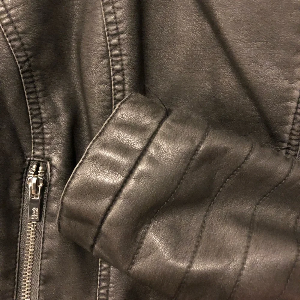 Black Rivet Designer Jacket - Picture 7 of 9